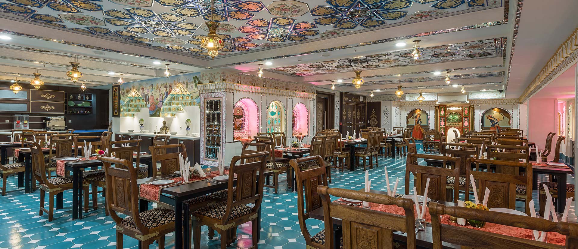 Sheykh Bahaei Hotel, Traditional Restaurant