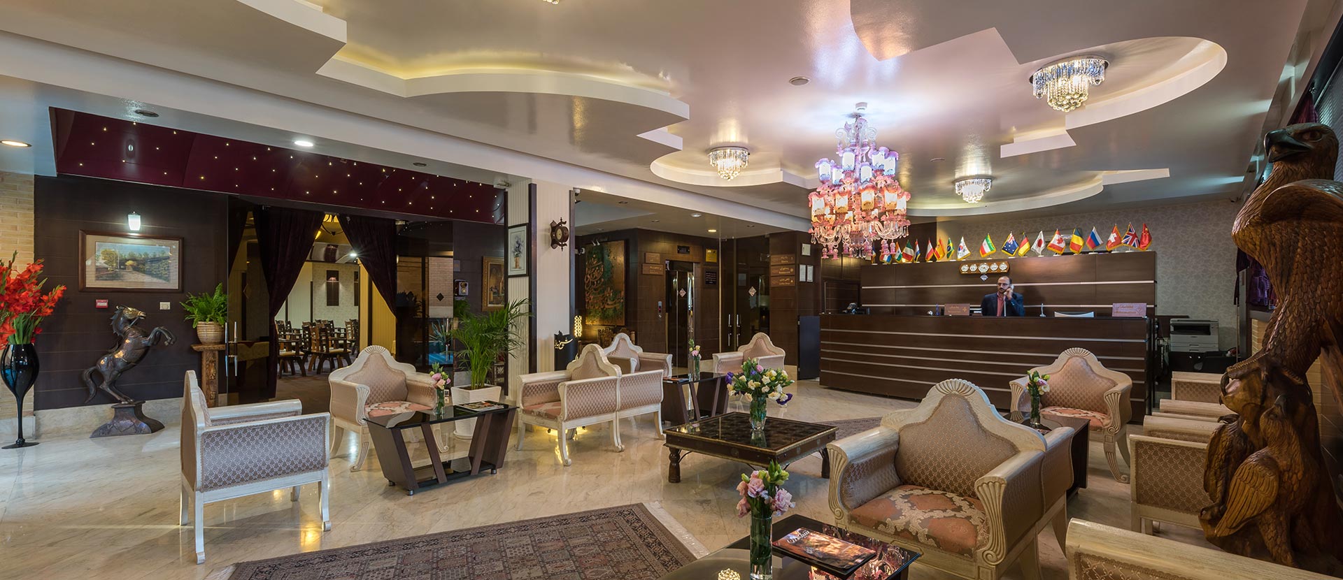 Sheykh Bahaei Hotel, Lobby