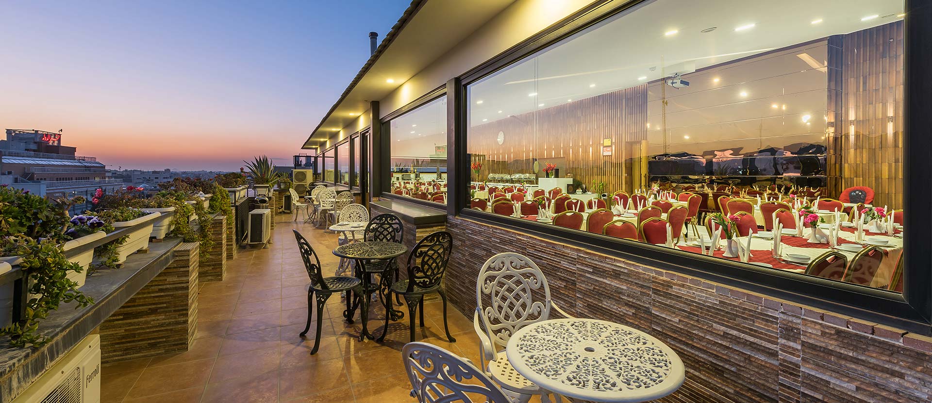 Sheykh Bahaei Hotel, Rooftop Restaurant