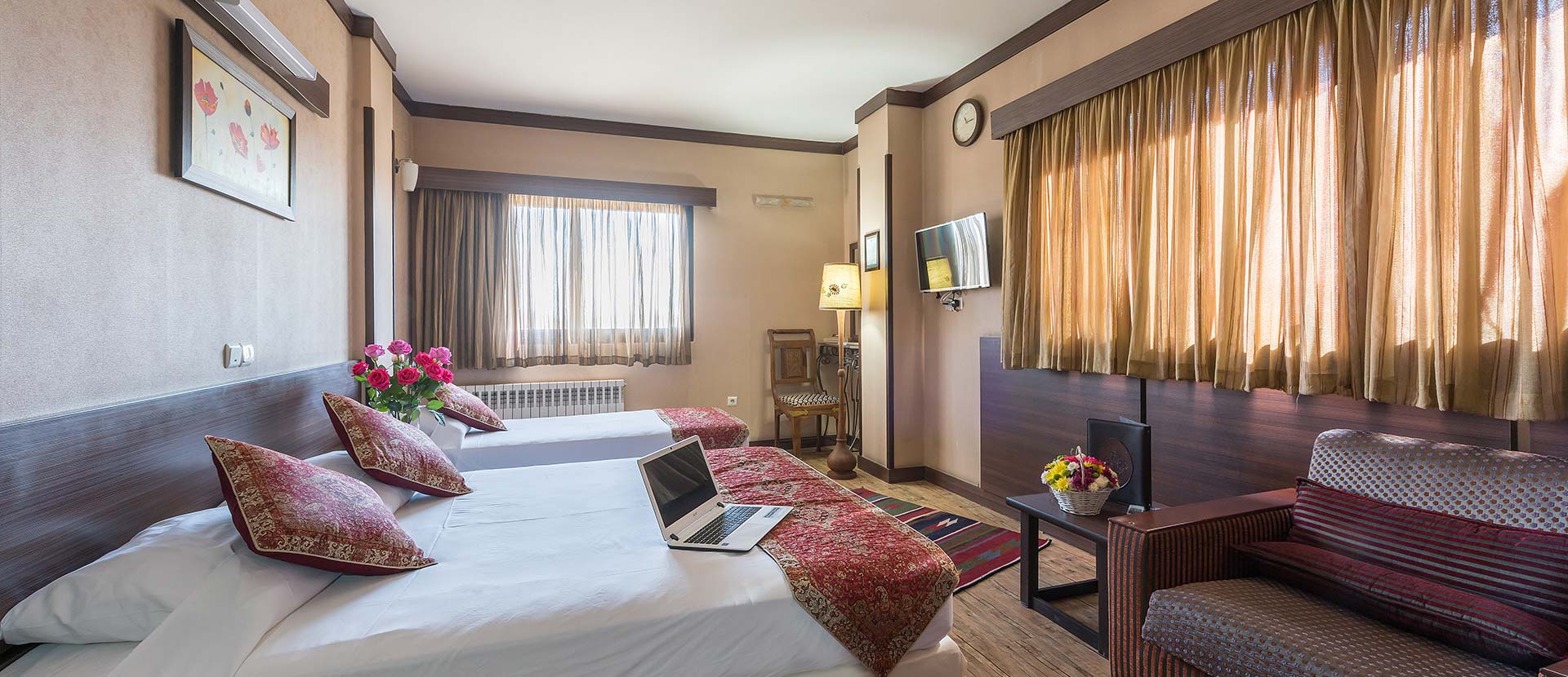 اتاق سه تخته هتل شیخ بهایی
